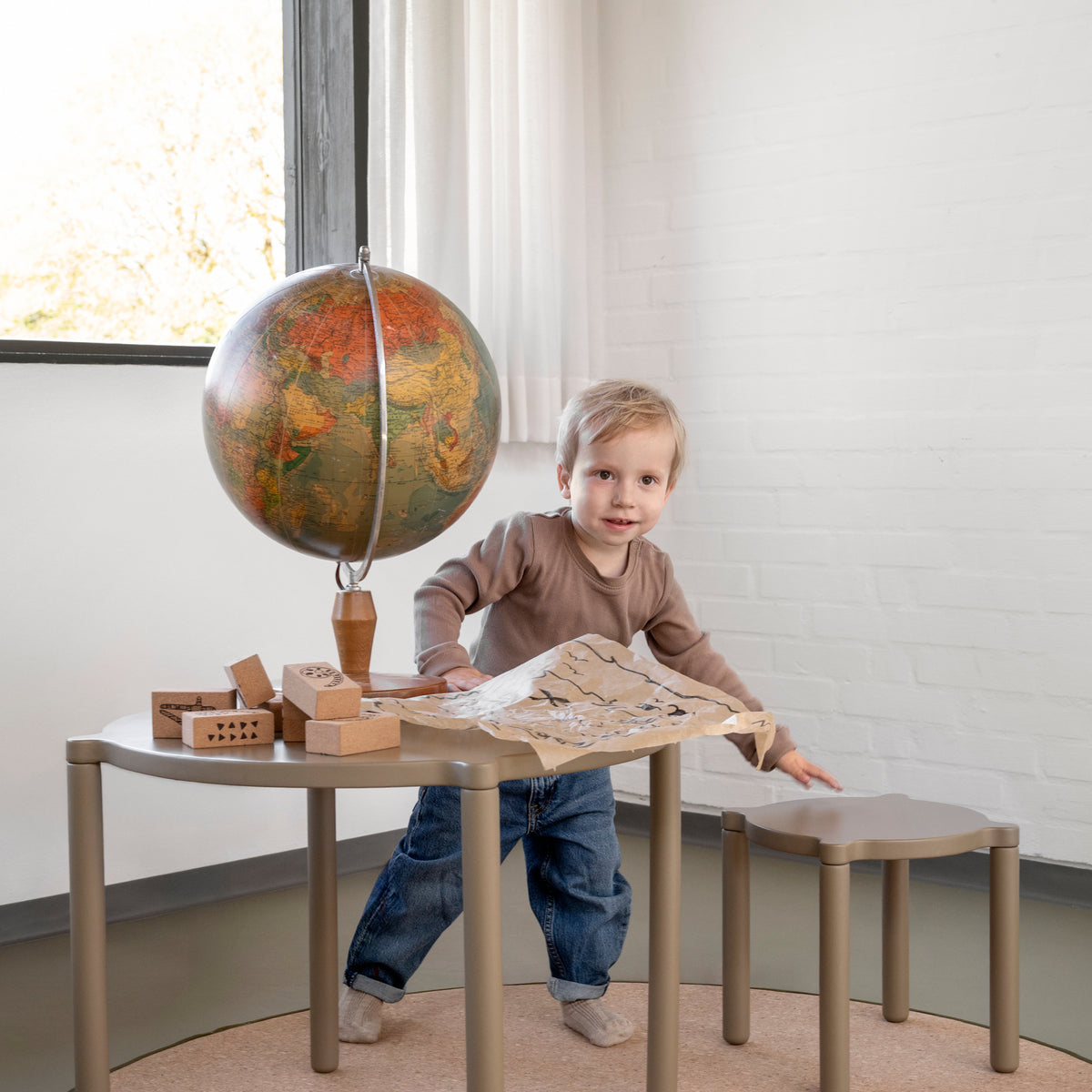 by KlipKlap Stapelbart Barnbord Taupe