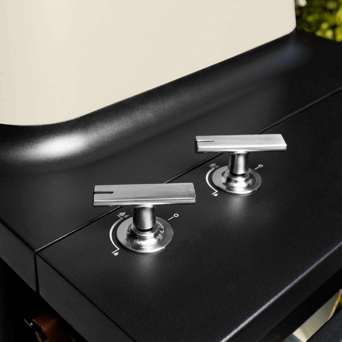 Everdure Force Gen III inkl. verktygssats EU gasolgrill sten