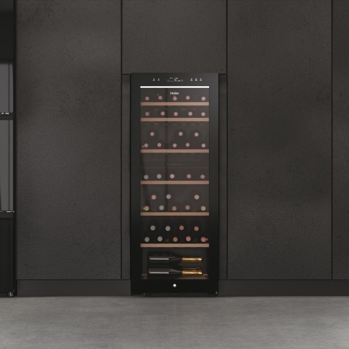 Haier HWS77GDAU1 Frittstående vinskap Svart