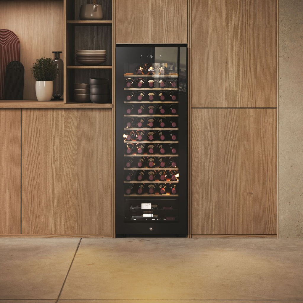 Haier HWS58GGH1 Frittstående vinskap Svart