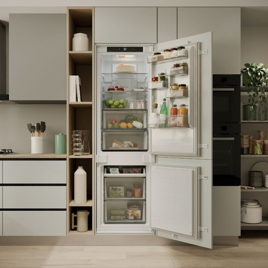 Candy CNBQT3518E Fridge-freezer Integrated